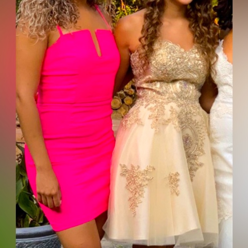 Dazzling shimmering decorated voluminous a-line short formal dress